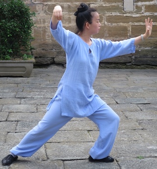 woman doing single whip tai chi move
